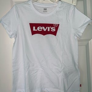 Brand: Levi’s, Color: White, Size: Medium